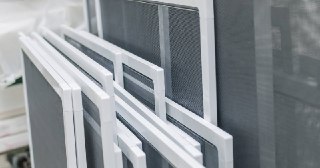 Москитные сетки на пластиковые окна Выборг купить по цене от 945 руб.